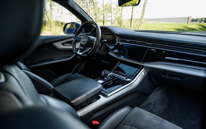 Audi SQ8 cena 375000 przebieg: 76000, rok produkcji 2019 z Wieruszów małe 352